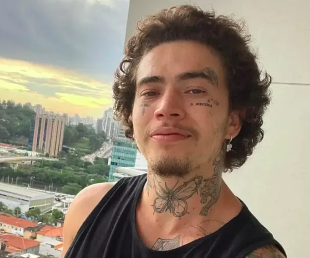 Whindersson rebate pedido de R$100 mil de seguidor com humor “Na volta a gente compra”