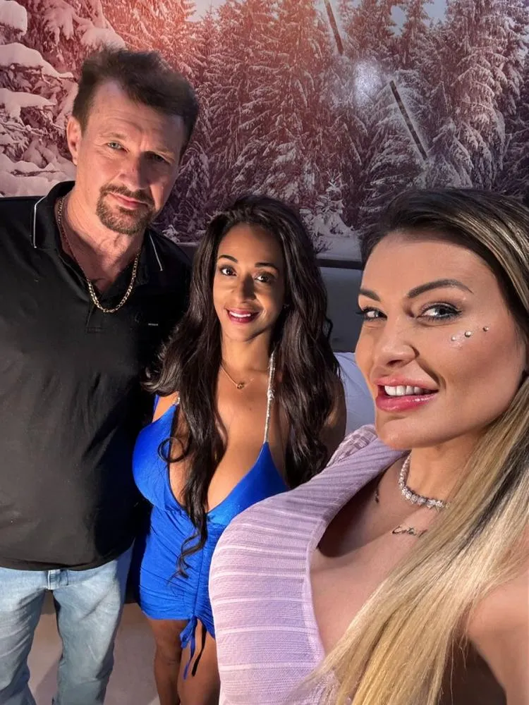 Andressa Urach choca a web ao anunciar parceria com pai e ex-sogra em conteúdo adulto