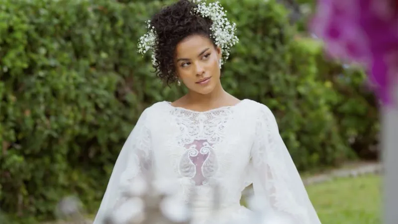 Vestido de Maria de Fátima em ‘Vale Tudo’ já foi usado por influenciadora famosa