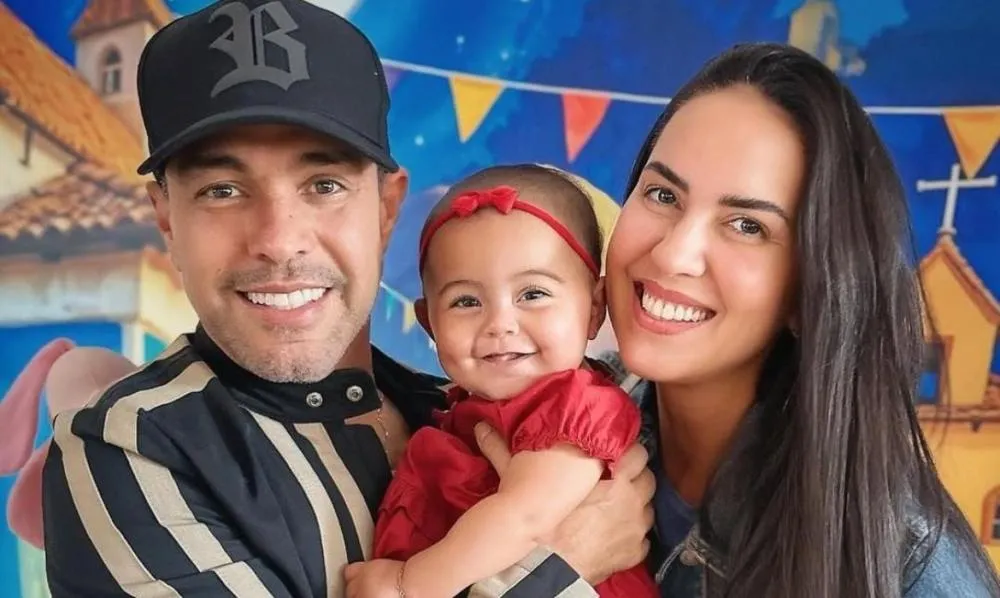 Em viagem a trabalho, Zezé Di Camargo tem pesadelo com Graciele e filha e manda um avião para buscá-las