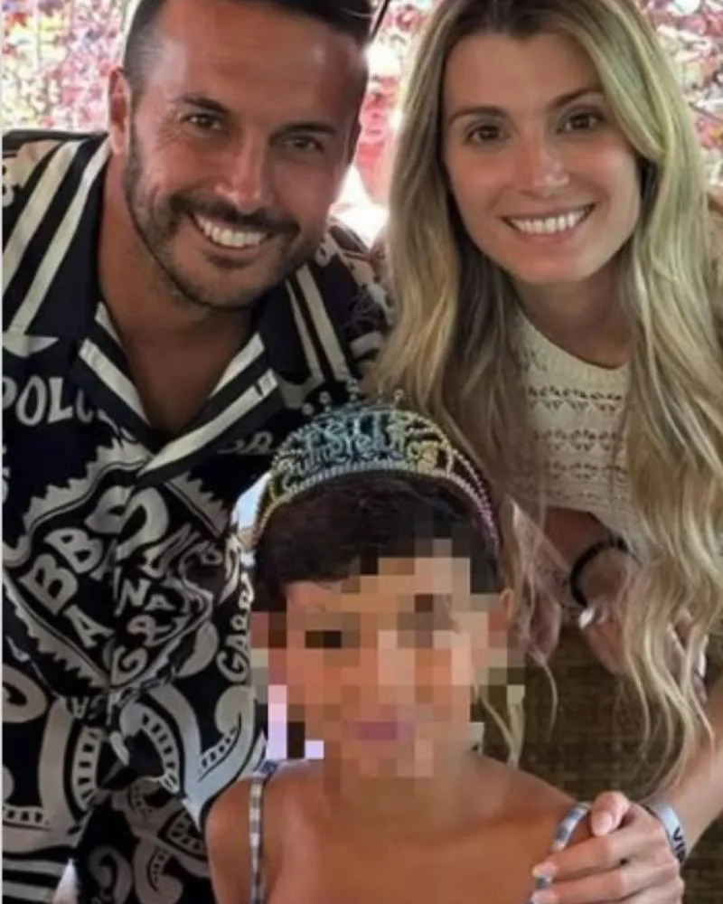 Jogador é atacado após deixar filho usar vestido durante festa de aniversário