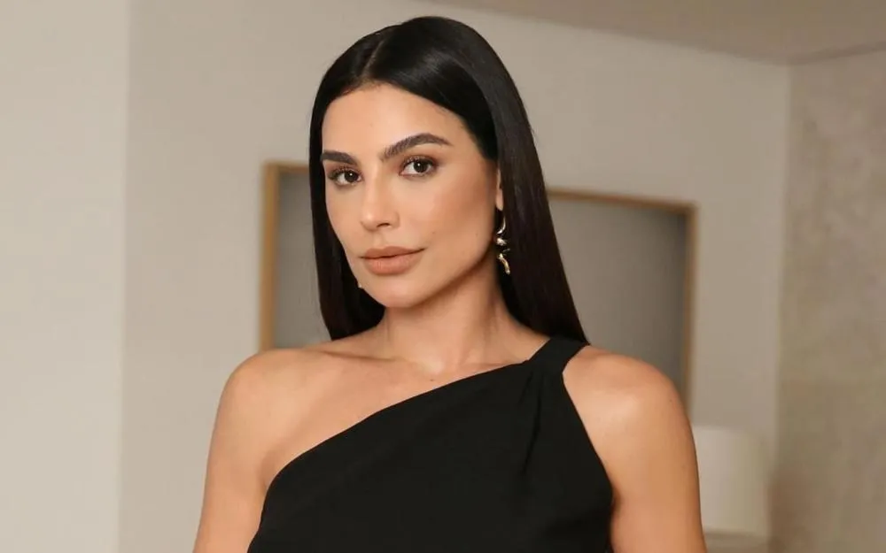 Cíntia Chagas alfineta fã que perguntou sobre estética de Anitta: “Deixe de ser alcoviteira”