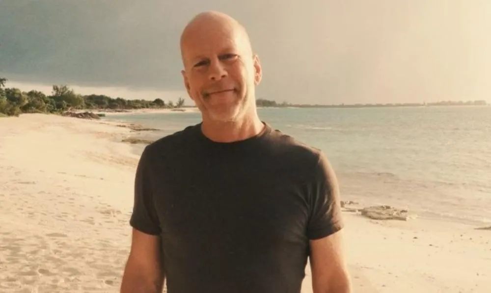 Bruce Willis não consegue mais falar e andar devido avanço da doença, diz site