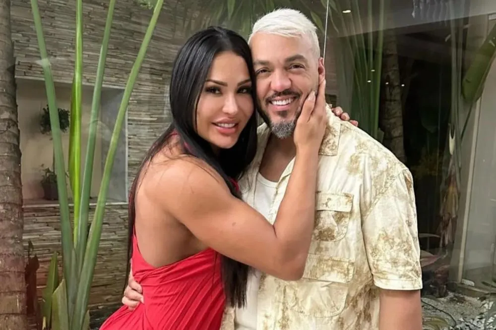 Gracyanne Barbosa oficializa pedido de divórcio de Belo