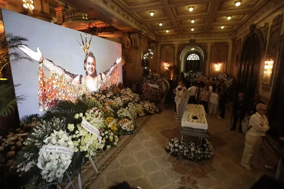 Velório de Preta Gil reúne multidão no Theatro Municipal do Rio
