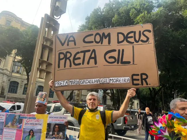 Despedida a Preta Gil reúne fãs de várias regiões do país no Theatro Municipal