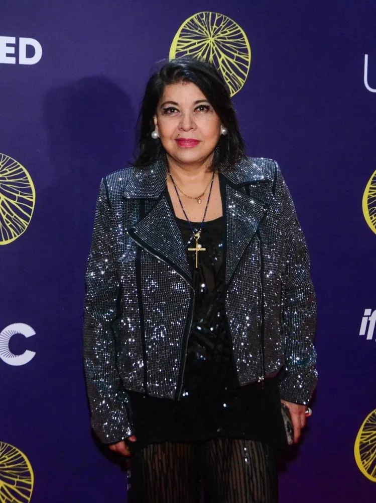 Roberta Miranda se revolta e xinga em show após ser insultada