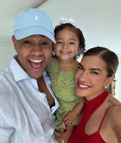 Léo Santana revela planos de ter mais filhos com Lore Improta: “Até o ano que vem chega outro”