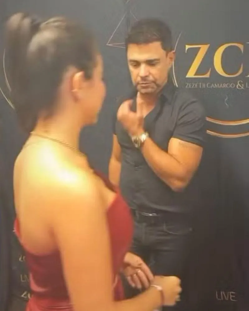 Zezé Di Camargo viraliza ao tentar beijar fã e dar 'conferida' em outra no camarim; assista