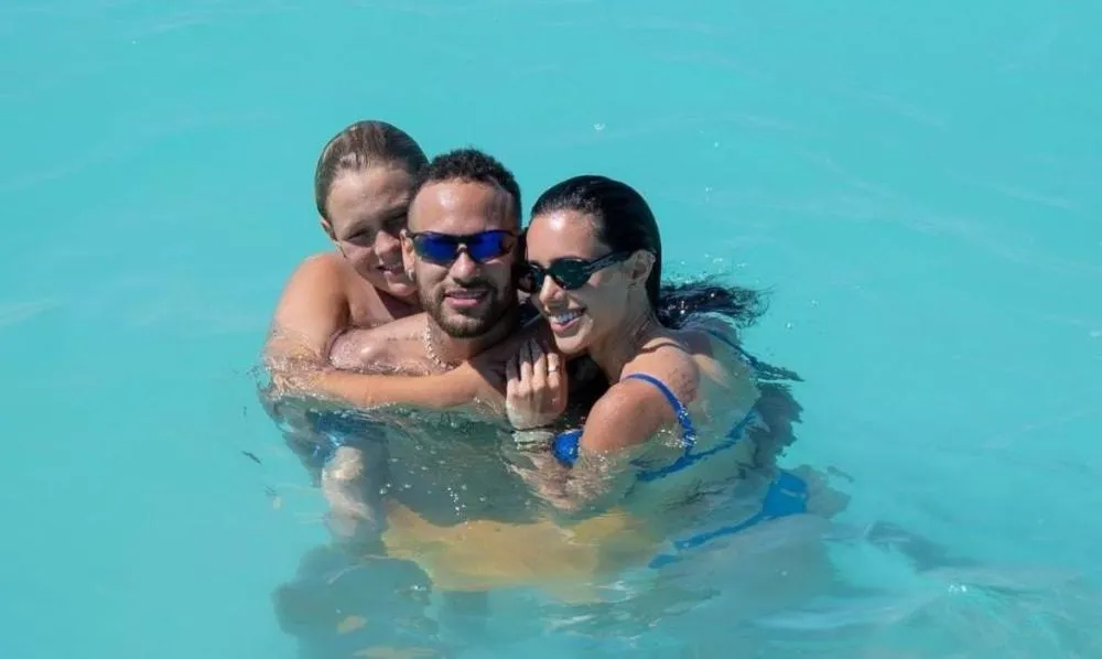 Bruna Biancardi e Neymar protagonizam novos cliques em família na Arábia Saudita; confira