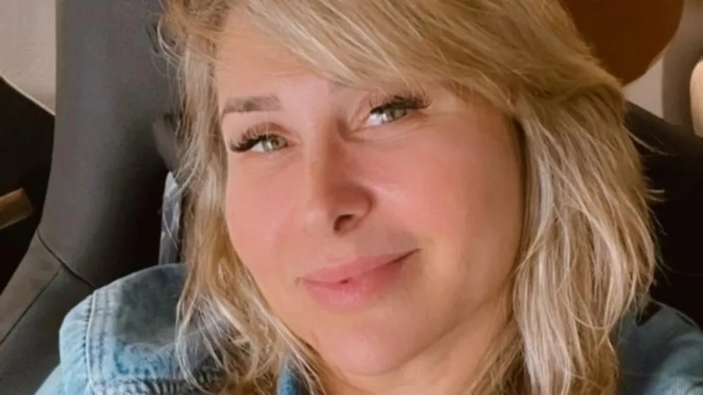 Ex-ajudante de palco de Xuxa, Andréa Sorvetão detona documentário das Paquitas: 'Sensacionalista'