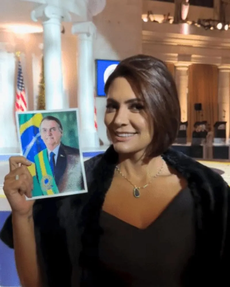 Michelle posta mensagem após prisão domiciliar de Bolsonaro