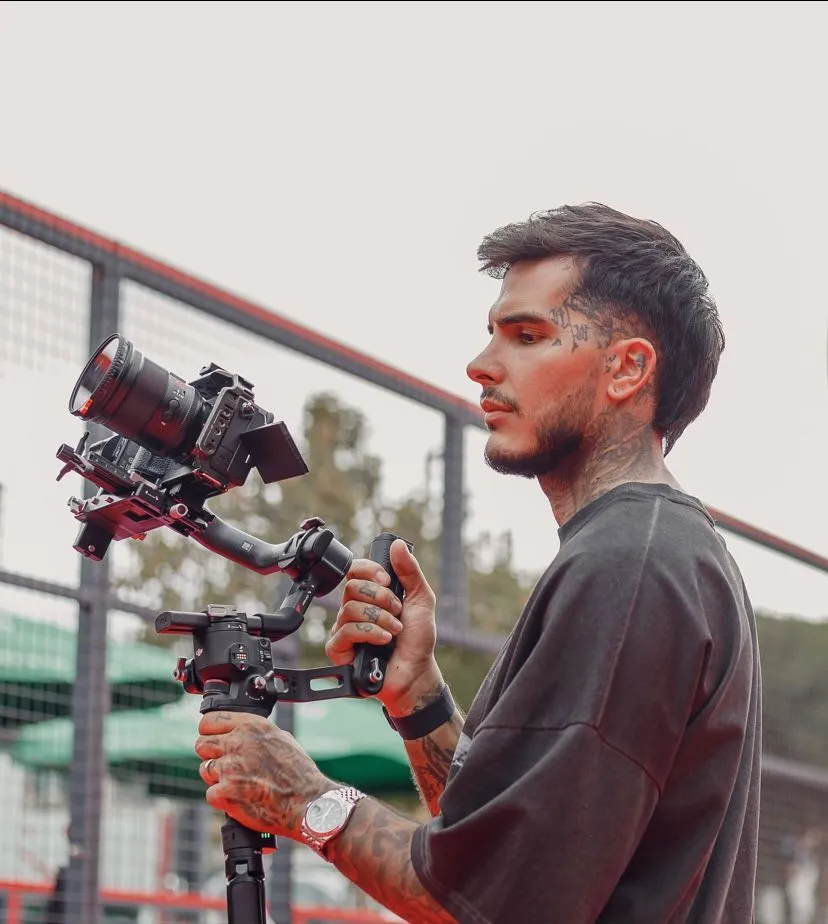 Quem é o influenciador e ex-participante de reality show, acusado de tentar matar o filho de 5 anos com gasolina e sufocamento