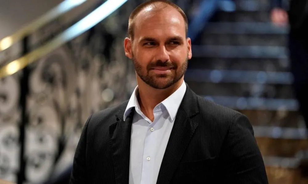 Eduardo Bolsonaro quer disputar a presidência em 2026, mas só Moraes for 'anulado' e se Bolsonaro apoiá-lo; entenda