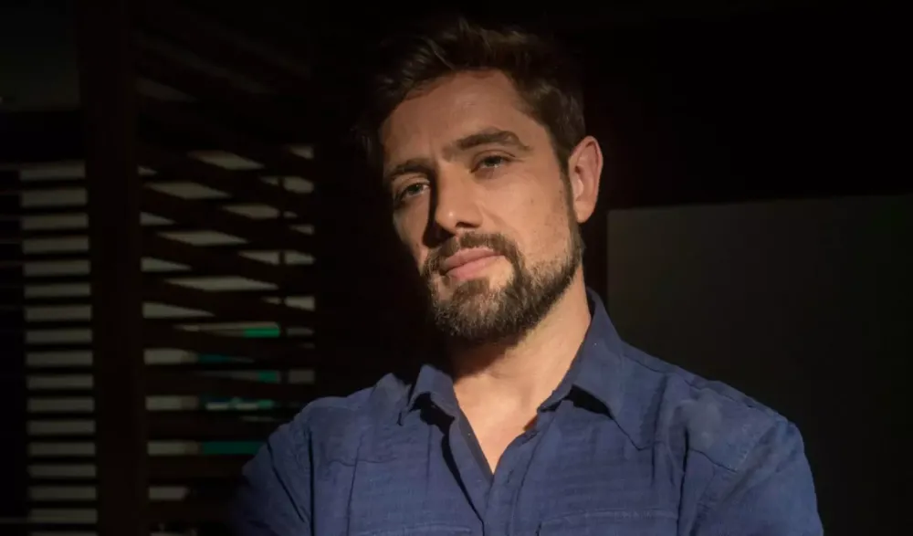 Após agressão em bar, Rafael Cardoso faz acordo com idoso e pagará R$ 25 mil de indenização