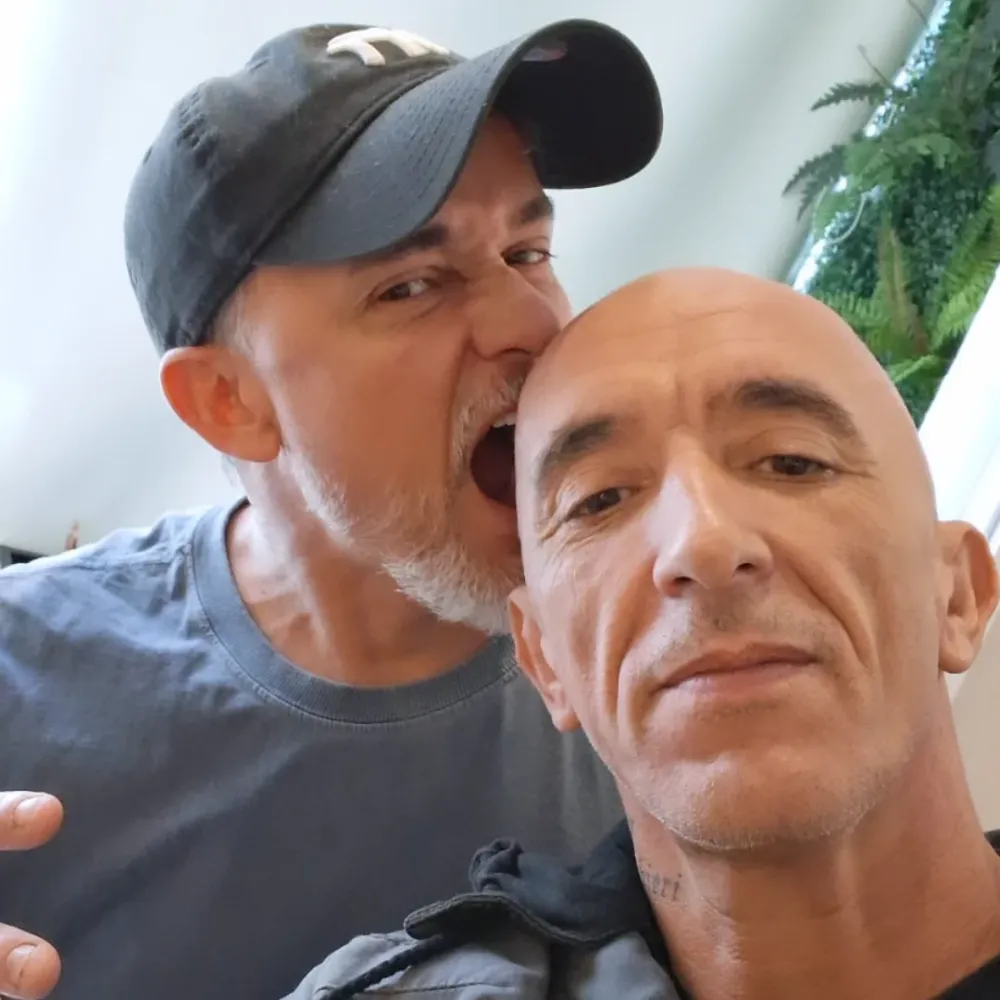 Irmãos Cravinhos aparecem juntos nas redes e internet reage