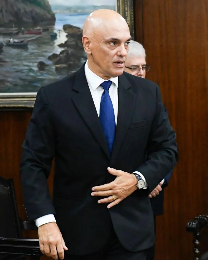 Oposição consegue 41 assinaturas e entrega pedido de impeachment contra Alexandre de Moraes após ocupação no Congresso
