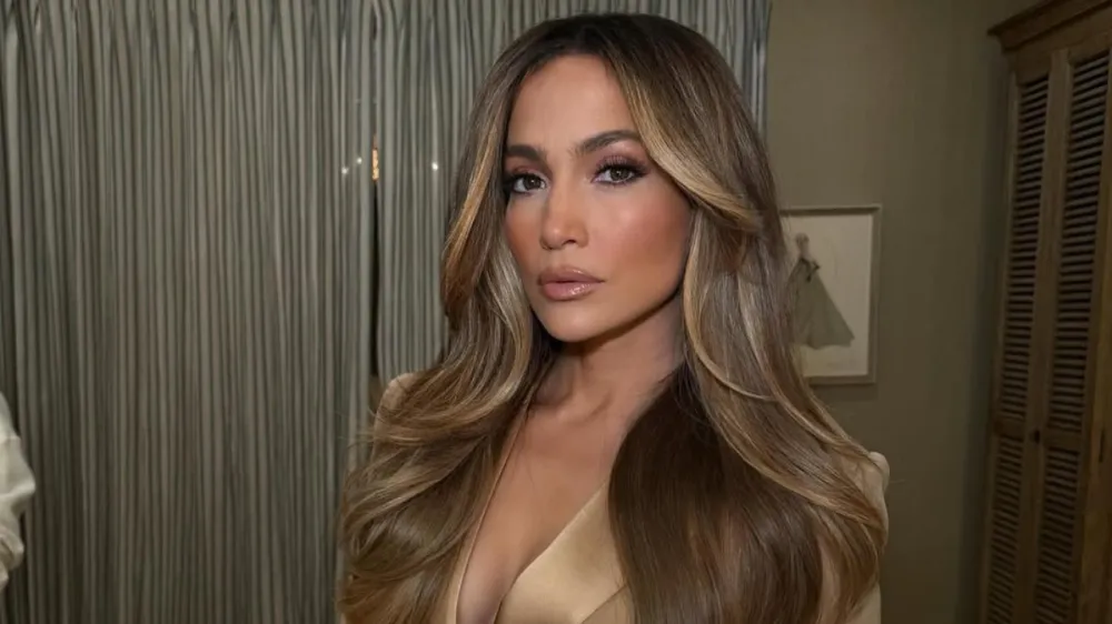 Fama não garantiu entrada: Jennifer Lopez é barrada na Chanel em shopping de luxo
