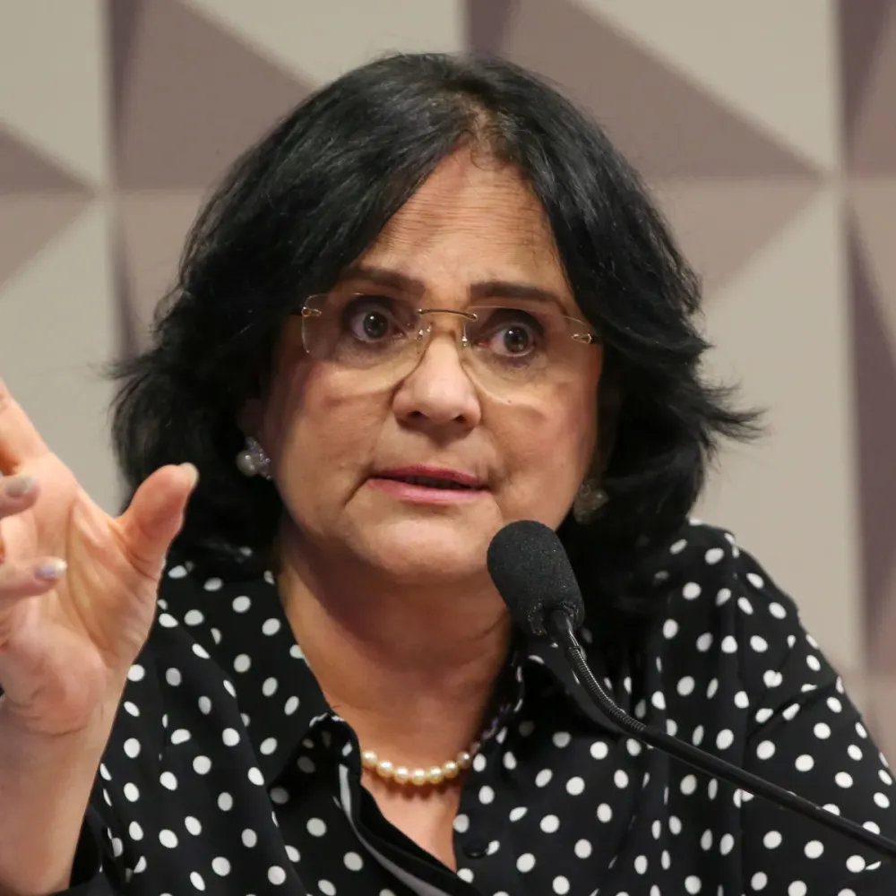 Damares pede “perdão” ao PT por não ter acreditado em ataques a Moraes