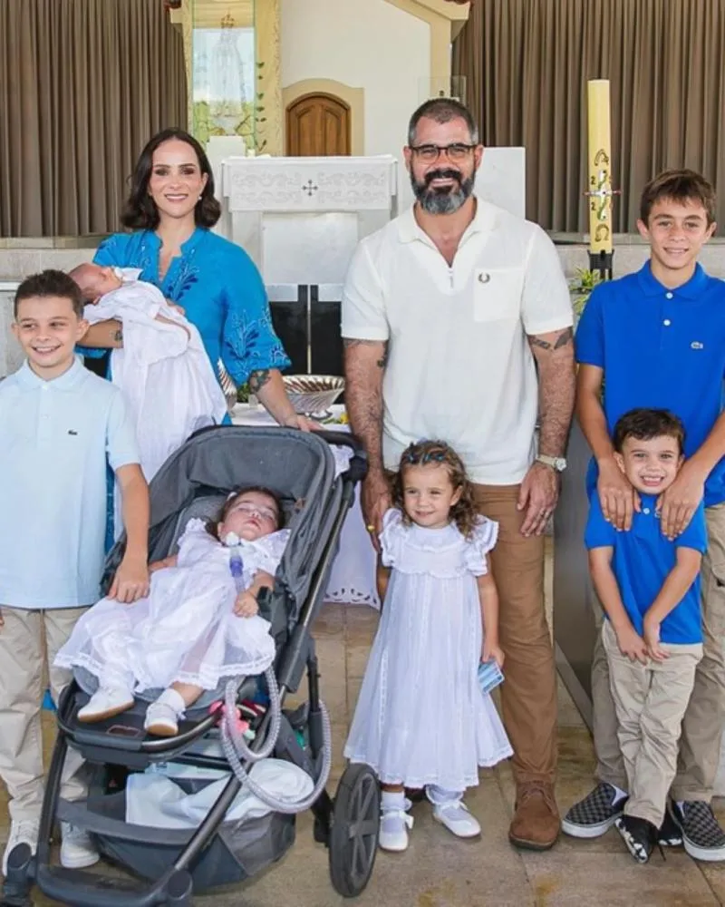 Grande família: Juliano Cazarré revela os desafios de ser pai de seis filhos “Bagunça boa”