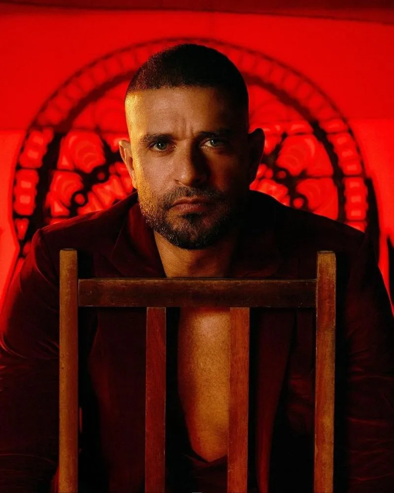 Diogo Nogueira viraliza ao xingar fãs após provocação em show: “Palhaçada”