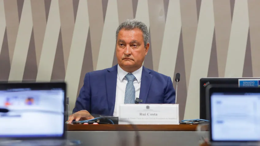 Governo enviará ao Congresso projeto para regular big techs e punir crimes nas redes, diz ministro