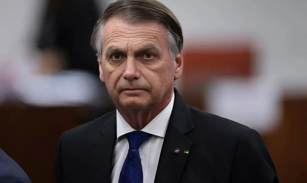 Em prisão domiciliar, Bolsonaro pede liberação para realizar exames após piora na saúde; saiba quadro clínico