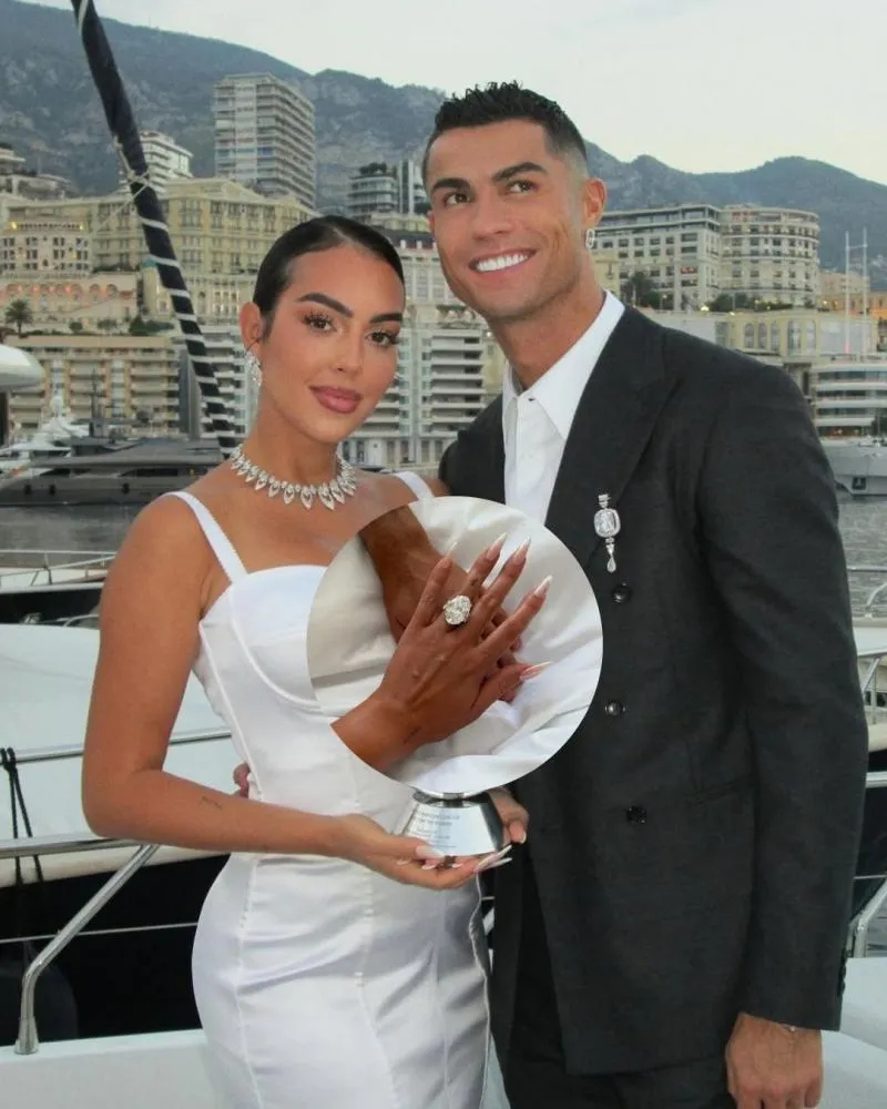 Cristiano Ronaldo pede Georgina em casamento; saiba o valor do luxuoso anel de noivado
