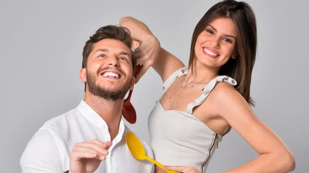 Camila Queiroz dá detalhes da vida sexual com Klebber Toledo: 'A gente não casa à toa'
