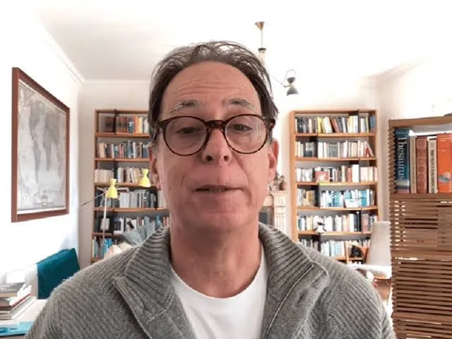 Ator Pedro Cardoso polemiza ao detonar estilo de músicas sertanejas atuais: ‘Estilo vazio’