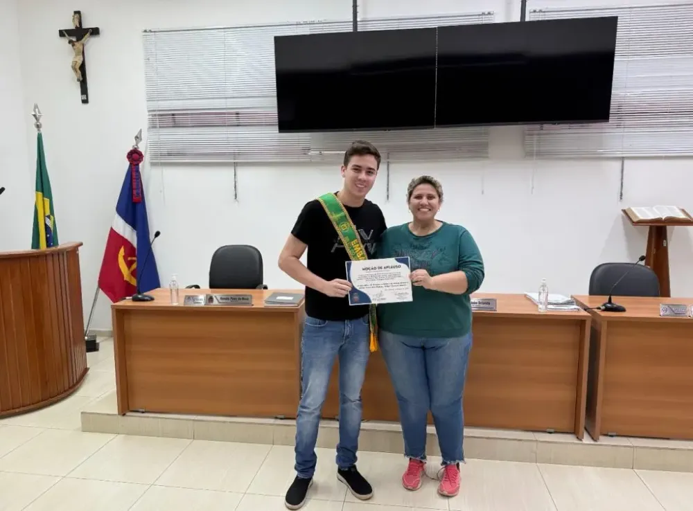 Câmara Municipal homenageia Wilker Manoel Soares, jornalista e Mister Brasil