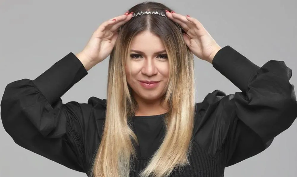 Pen drive com gravações inéditas de Marília Mendonça é alvo de disputa entre empresários e familiares da artista