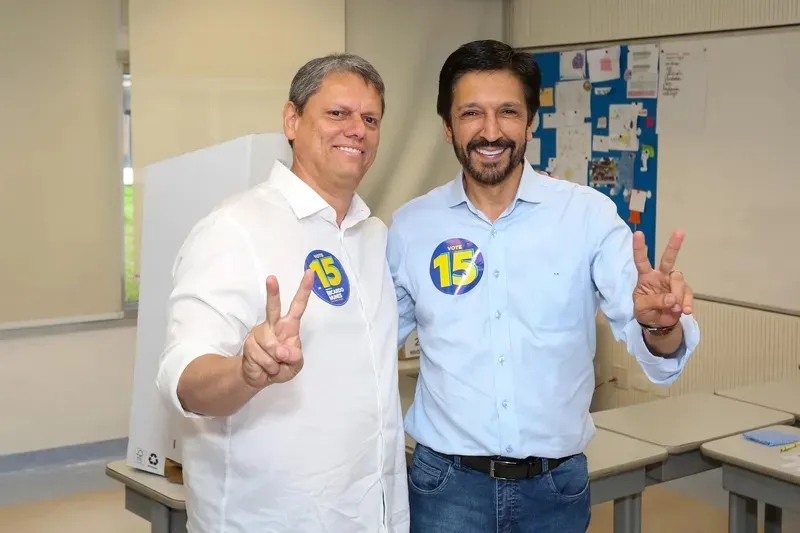 Ricardo Nunes elogia Tarcísio de Freitas e chama governador de “fonte de esperança”