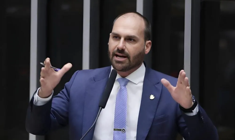 Após decisão de Dino e queda dos bancos, Eduardo Bolsonaro alerta: “Perda de R$40 bilhões é apenas primeiro efeito”