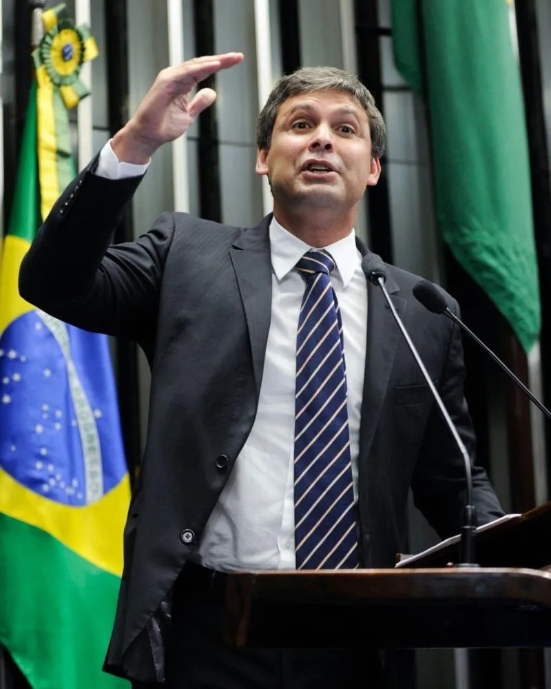 Líder do PT 'culpa' Eduardo Bolsonaro por prejuízo de R$ 40 bilhões ao Brasil