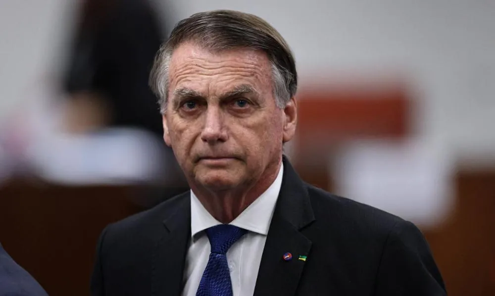 Bolsonaro enviou mais de 300 mensagens para tentar driblar decisões do STF, diz Polícia Federal