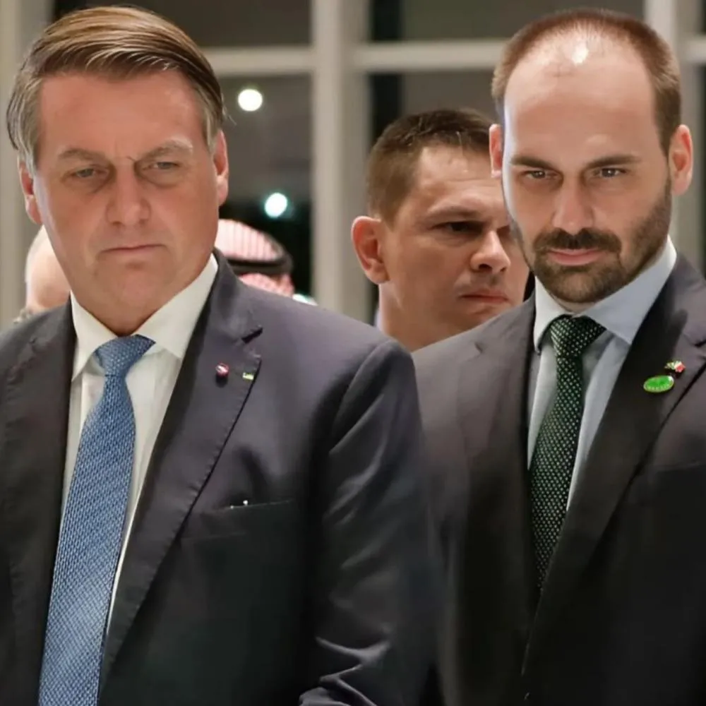 Crimes atribuídos a Bolsonaro e Eduardo pela PF podem somar penas de até 12 anos de prisão