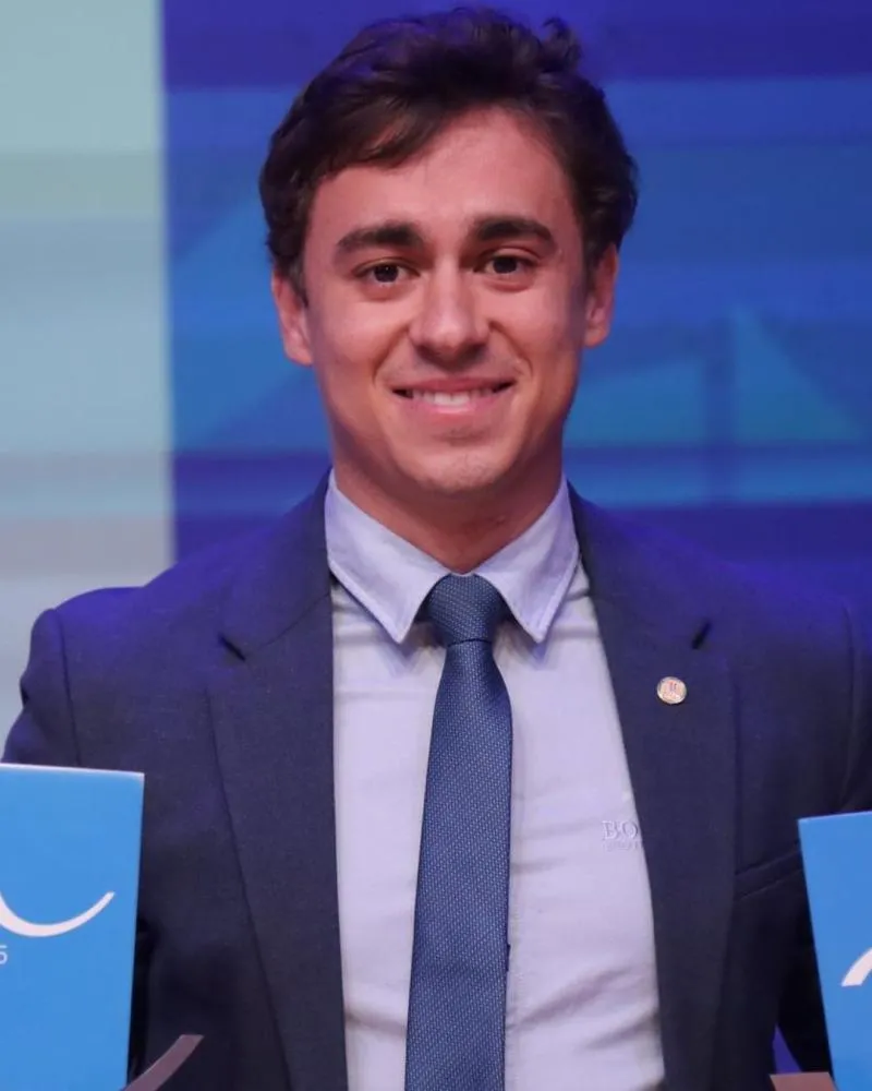 Nikolas Ferreira desbanca Erika Hilton e conquista prêmio de melhor deputado federal em 2025