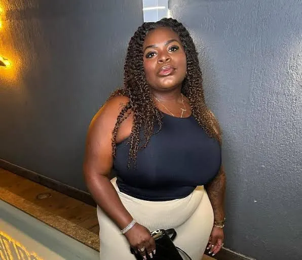 Jojo Todynho ignora regra e dá show de estrelismo em evento no Rio
