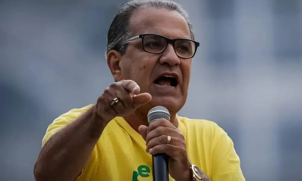 Após desembarcar no Brasil, Silas Malafaia declara: “Não tenho medo de ditadores!”