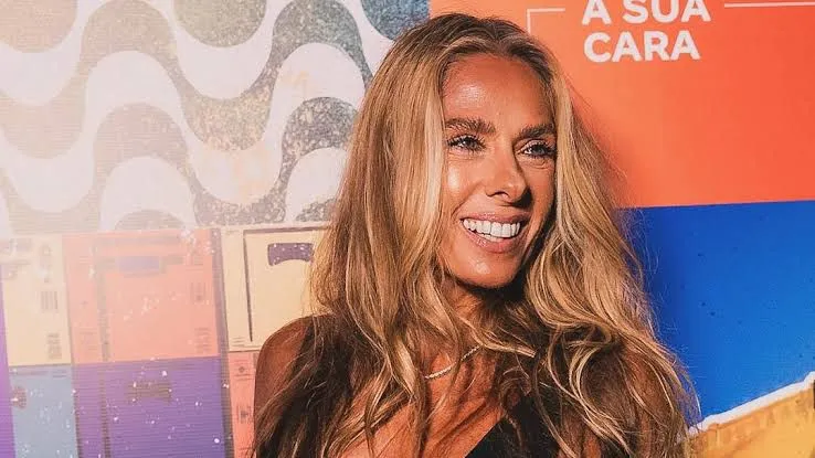 Adriane Galisteu fala sobre menopausa: ‘falta de libido, de humor e periquito ressecado’