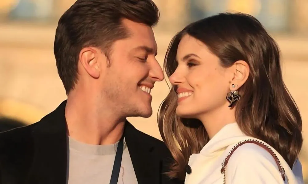 Camila Queiroz e Klebber Toledo revelam o sexo do 1º filho