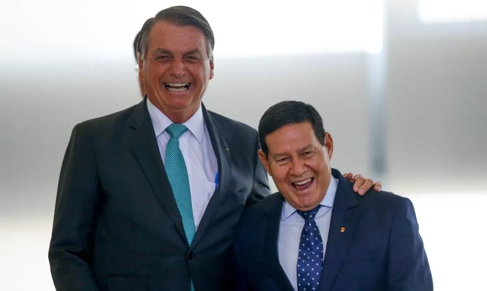 Hamilton Mourão volta a defender Bolsonaro e aposta em Tarcísio para representar a direita em 2026
