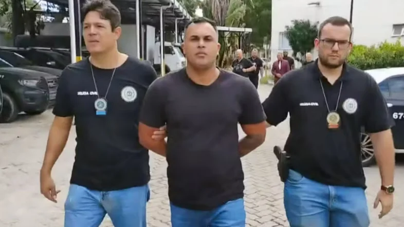 Policial penal é preso após atirar em entregador por não subir ao apartamento no RJ
