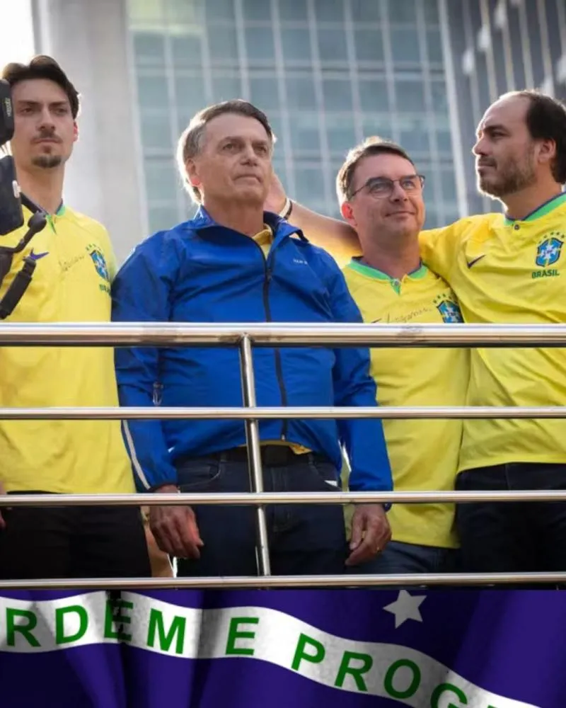 Filhos de Bolsonaro se manifestam no primeiro dia de julgamento: “Coragem diante da injustiça”