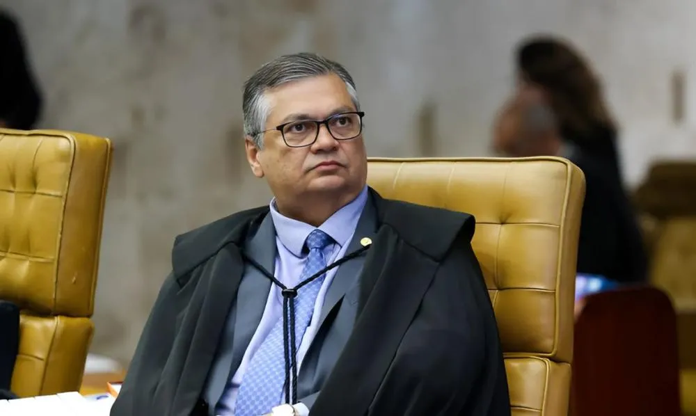 Flávio Dino é hostilizado em avião antes de julgamento de Bolsonaro, afirma assessoria