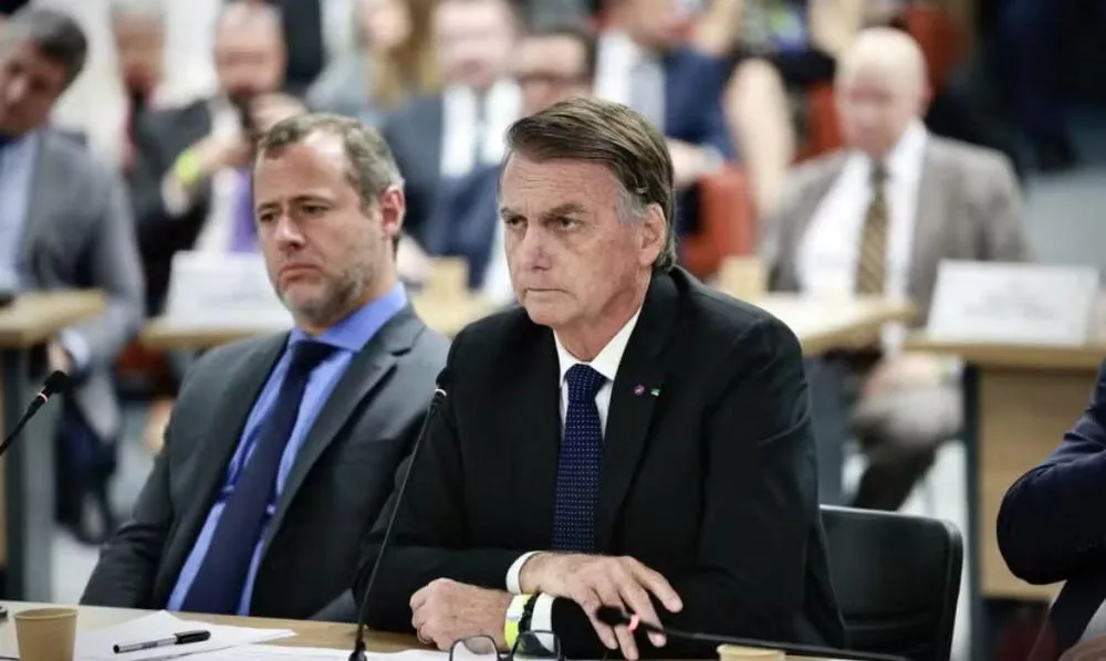 Confira como a imprensa internacional está noticiando o julgamento de Bolsonaro