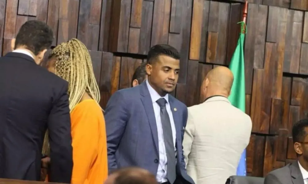Deputado do Rio de Janeiro é preso por vender armas para a facção Comando Vermelho