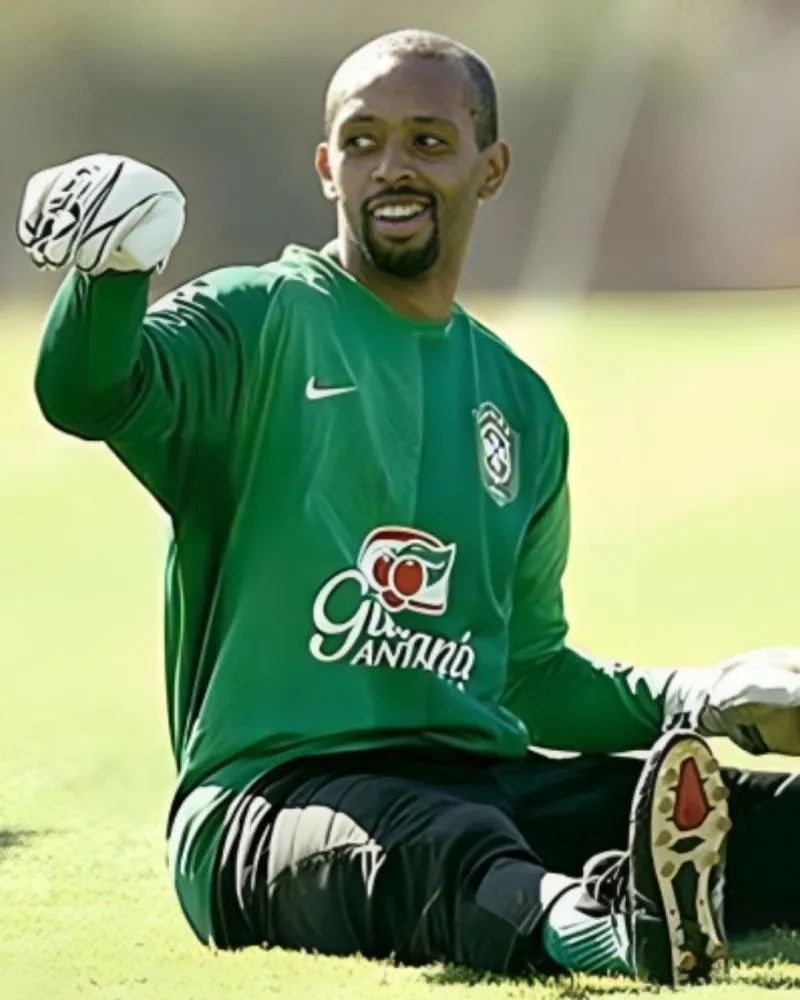 Ex-goleiro do Brasil é acusado de violência doméstica e detido por posse de arma em Portugal