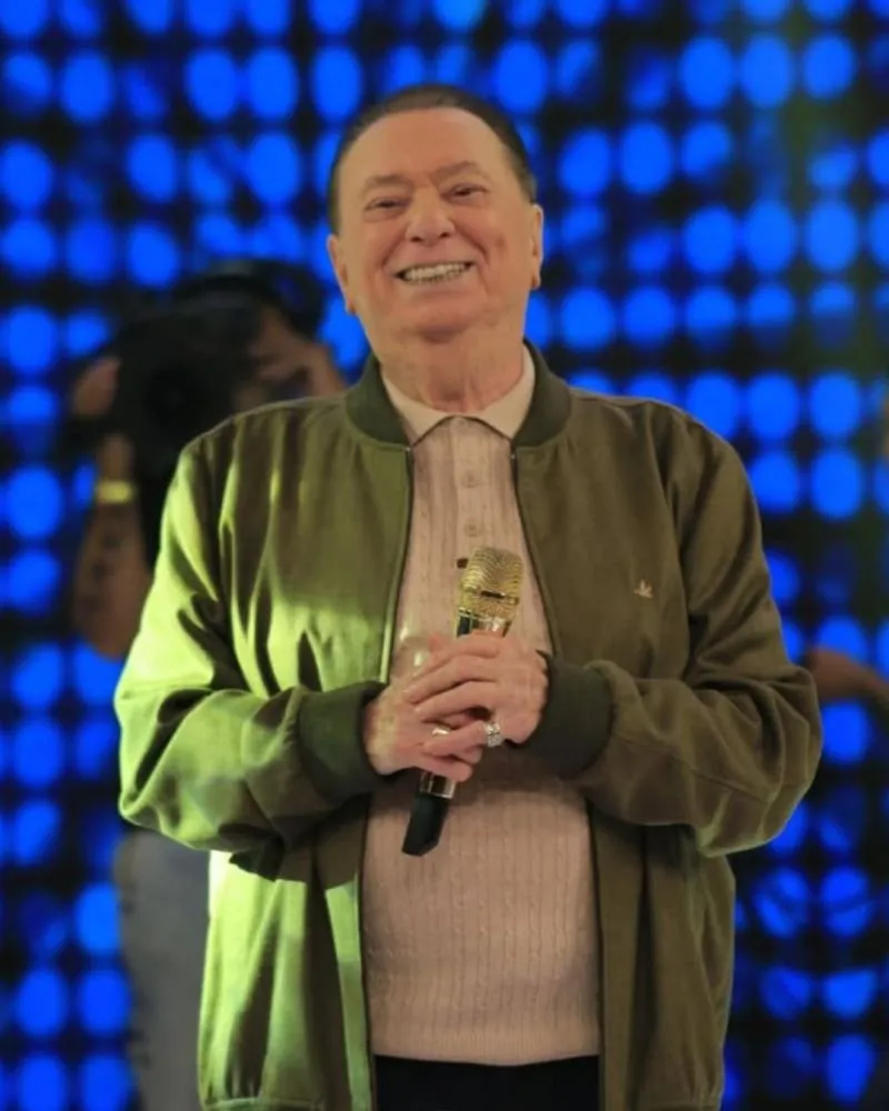 Novo boletim atualiza estado de saúde de Raul Gil, que segue internado em SP